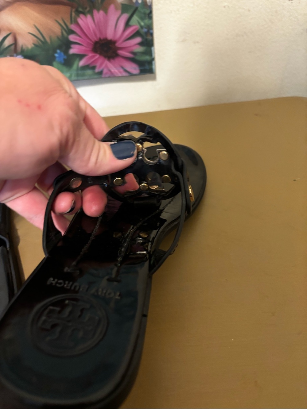Tory Burch Black Patent Leather Logo Thong Sandals with Gold Hardware - Picture 5 of 8